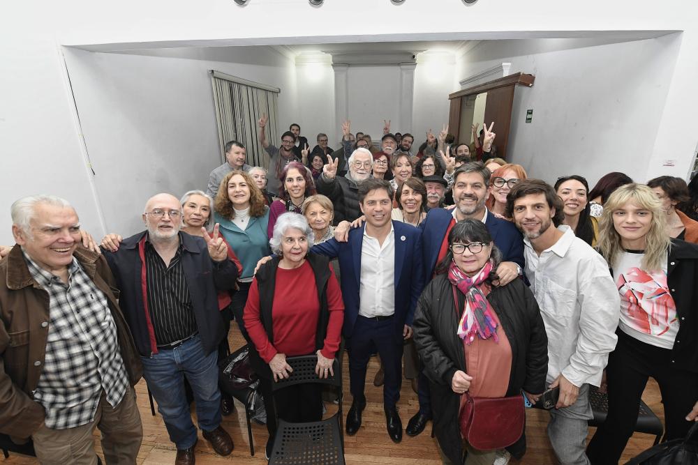 Kicillof se reunió con representantes de la comunidad Argenmex