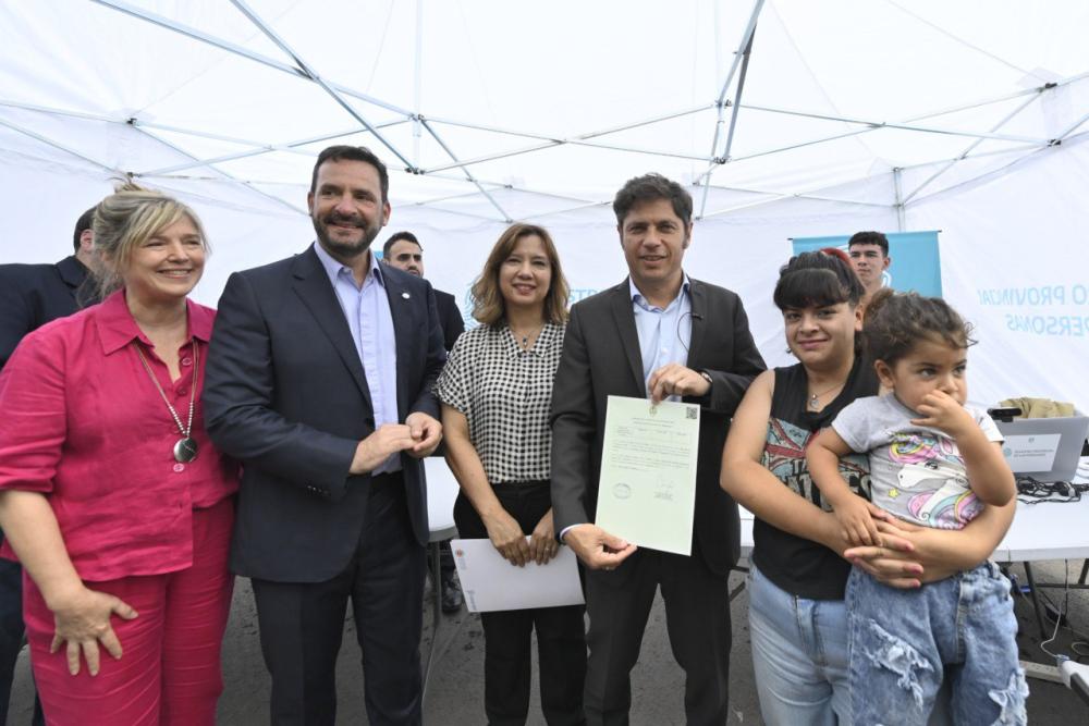 Kicillof recorrió la Expo Escobar Innova y se reunió con empresarios de la región