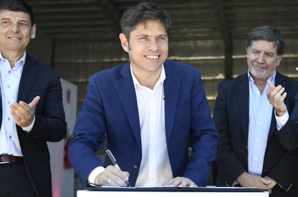 Kicillof firmó un convenio para reactivar obras educativas paralizadas por el Gobierno nacional