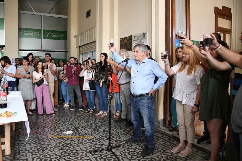 Britos anunció un bono de Reyes de $100 mil para los trabajadores municipales