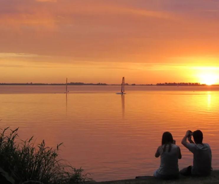 Turistas extranjeros disfrutaron de los paisajes lacustres y ribereños en la Provincia de Buenos Aires