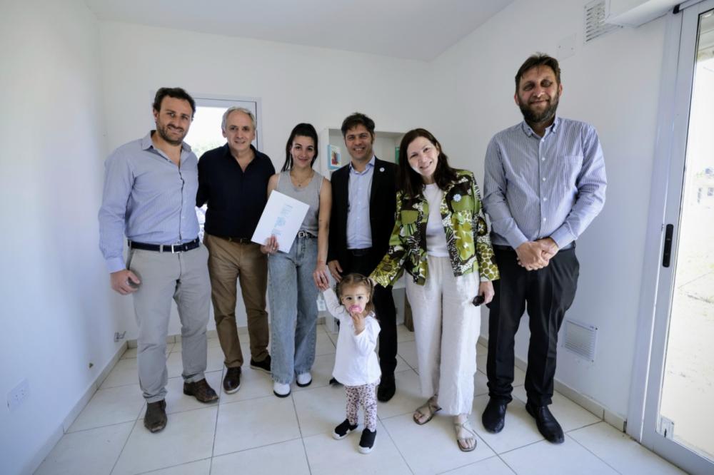 Kicillof entregó viviendas para familias de Chascomús