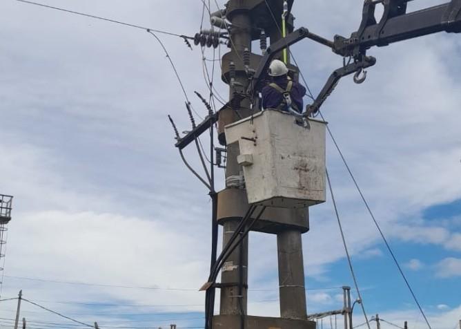 Continúa el operativo de EDELAP por la tormenta