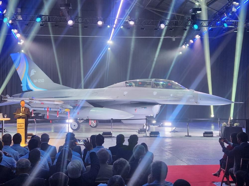 La Fuerza Aérea Argentina presentó oficialmente a su primer caza F-16BM