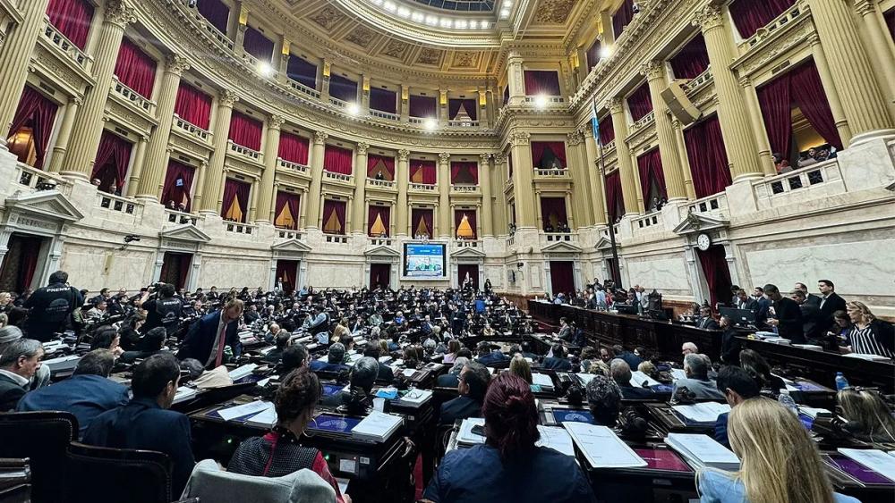 Diputados de la oposición dialoguista pidieron una sesión para tratar los proyectos que investigan el cripto escándalo