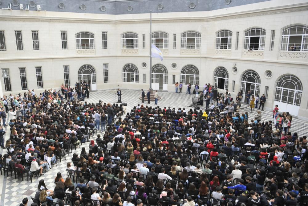 Kicillof inauguró la puesta en valor del edificio de la Escuela Normal Superior N°1