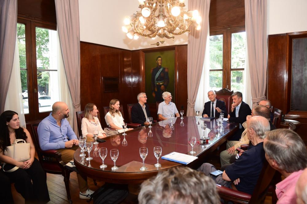 Plan de Obras y Mantenimiento Urbano: Alak firmó los contratos con las empresas e inician los trabajos