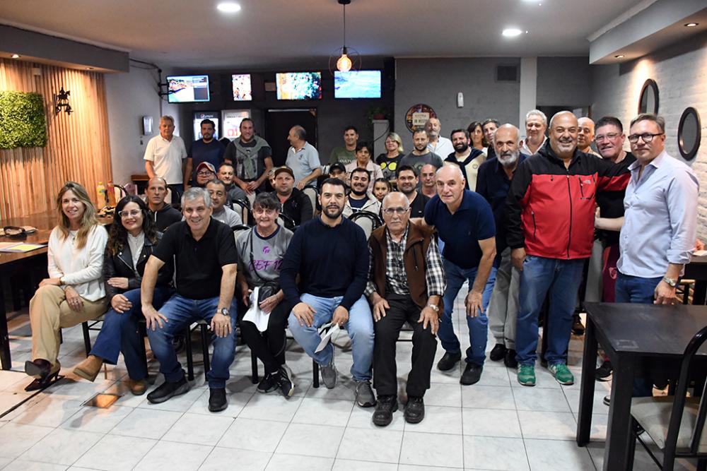 Britos entregó los cheques por un total de $12.450.000 para 29 clubes