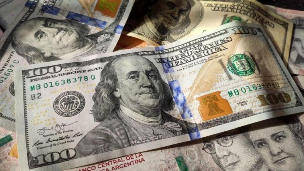 El dólar abrió a $1250 y bajó a $1210 en el Banco Nación