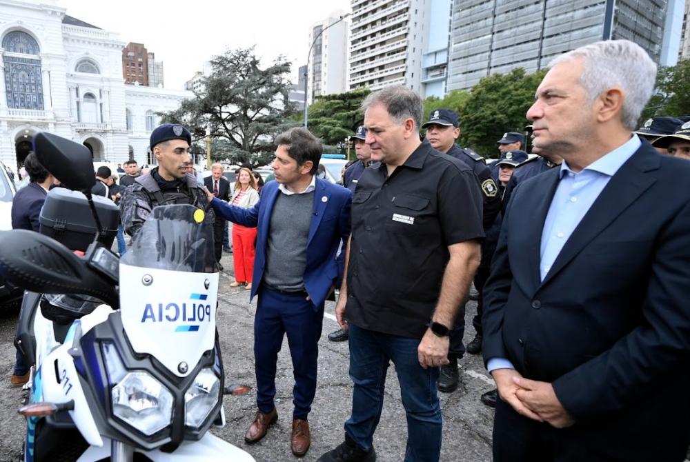 Kicillof puso en funcionamiento nuevos patrulleros en La Plata