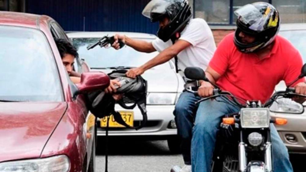 Prohibirán que circulen dos personas por moto para 