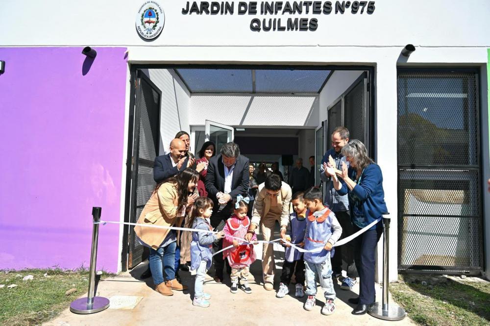 Sileoni y Mayra Mendoza inauguraron un jardín de infantes