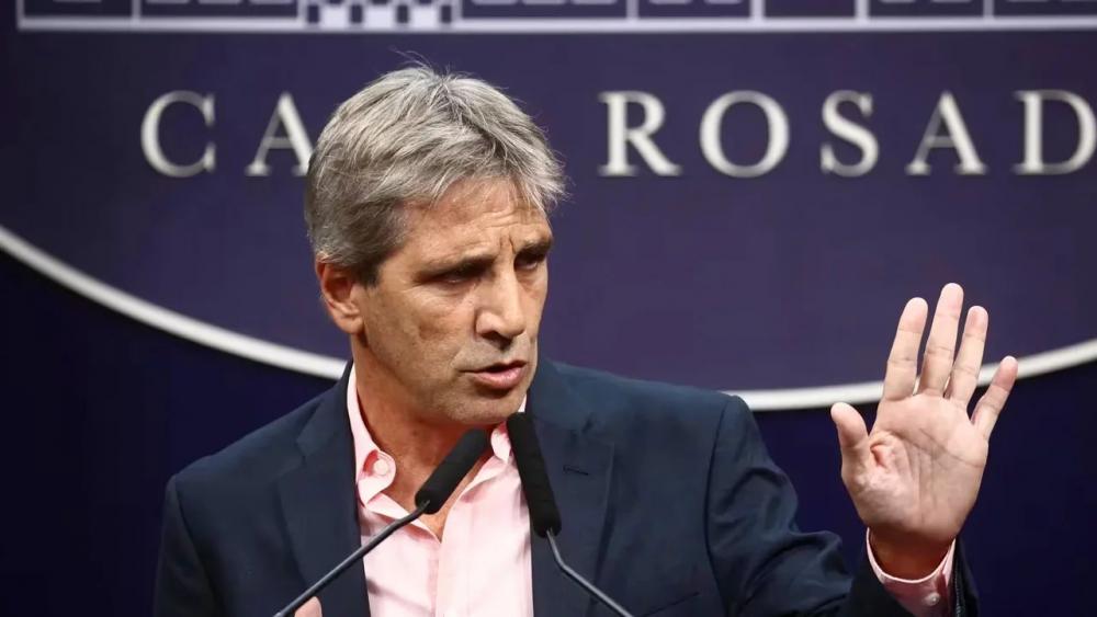 Toto Caputo arremetió contra Wado de Pedro: “Burro, basura y corrupto”