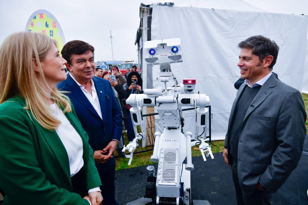 Kicillof y Magario encabezaron la apertura de la Expo “Hecho en MTZ”