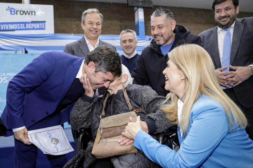 Kicillof y Magario entregaron más de 1.400 escrituras gratuitas