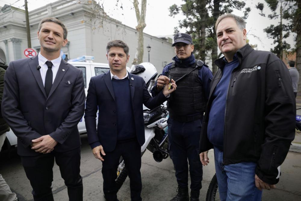 Kicillof inauguró un nuevo Polo Educativo y entregó patrulleros en Alejandro Korn