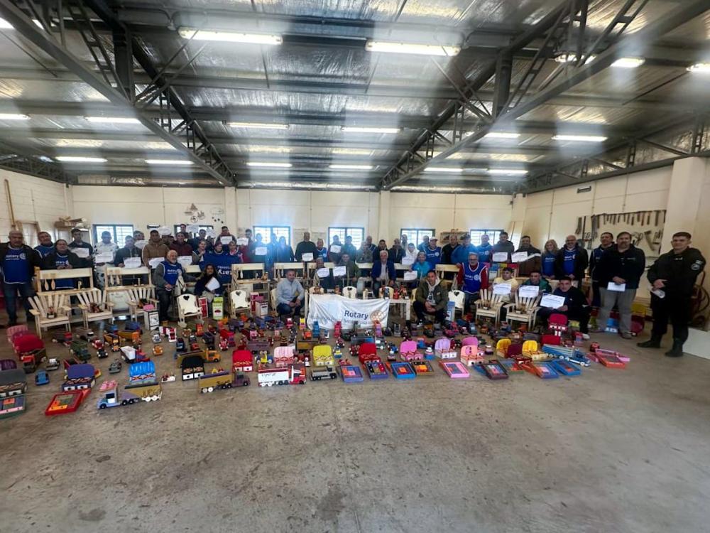 Desde una cárcel bonaerense elaboraron 500 juguetes de madera para niños