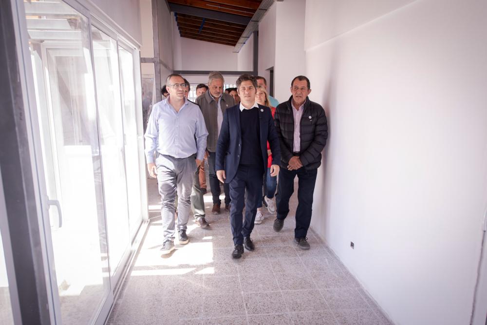 Kicillof recorrió los avances de obra de un nuevo jardín maternal