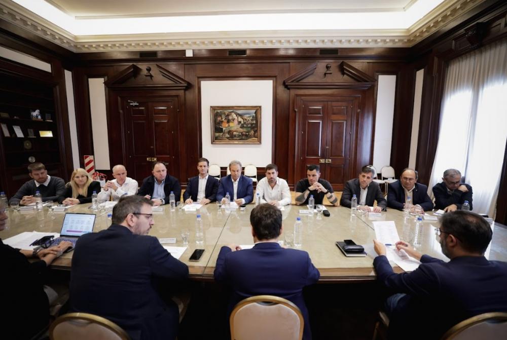 Kicillof y Cuattromo firmaron convenios con municipios para la compra de bienes de capital