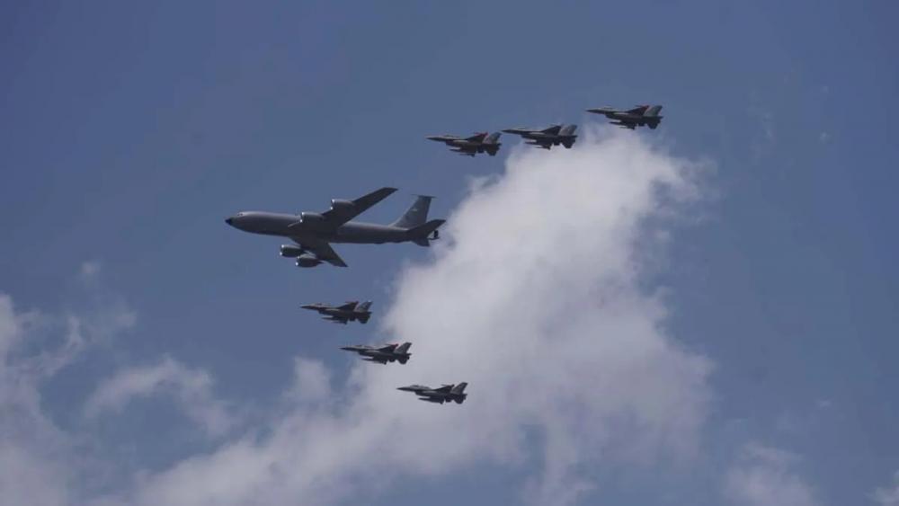 Histórico arribo de los F-16 al país: la Fuerza Aérea suma capacidad supersónica