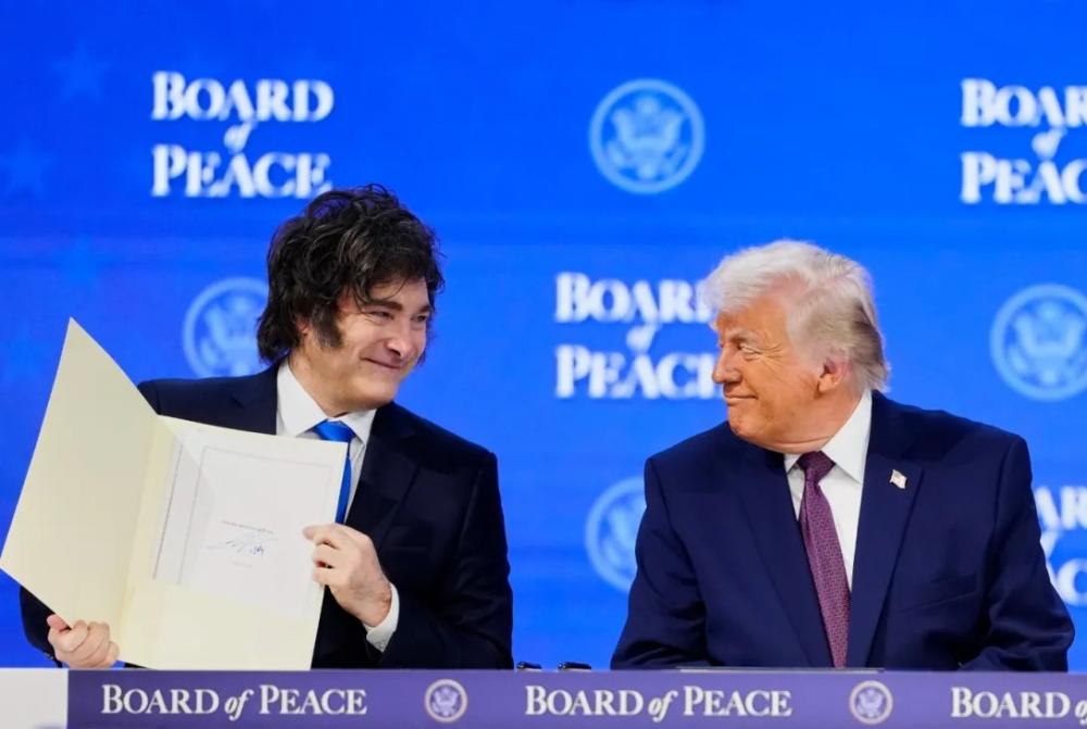 Milei aterrizó en Washington para sumarse al Consejo de Paz de Trump