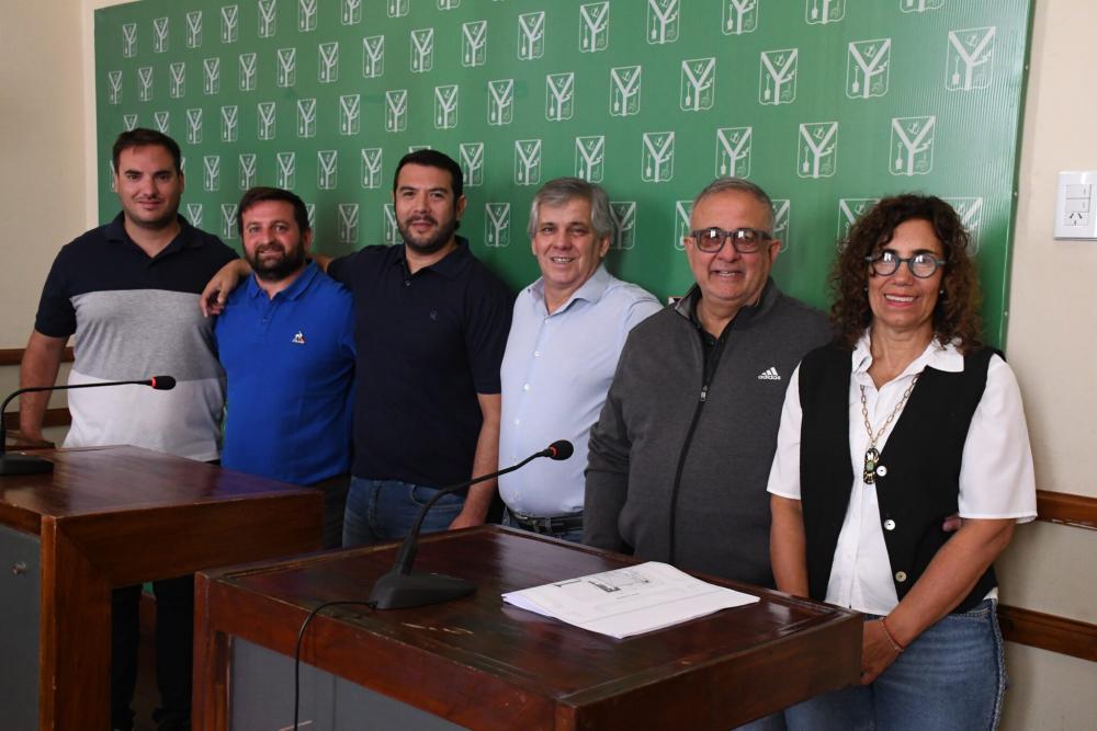 Britos anunció la licitación para finalizar el Polideportivo de la avenida 84