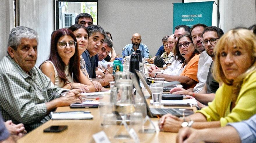 Estatales aceptaron la oferta de la provincia: 9 por ciento de aumento en tres cuotas