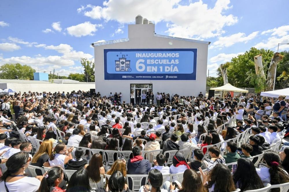 Kicillof: “Es un día histórico para la provincia porque inauguramos seis nuevas escuelas”