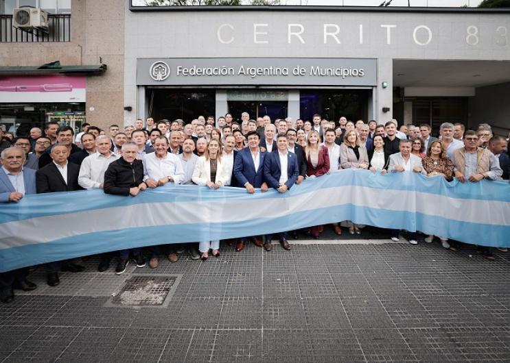 Kicillof se reunió con más de un centenar de intendentes que reclamaron en el Ministerio de Economía de la Nación