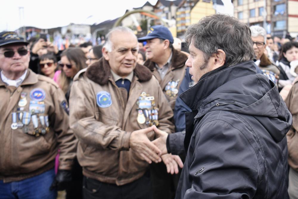 Kicillof participó del acto por el Día de los veteranos y los caídos en Malvinas en Ushuaia