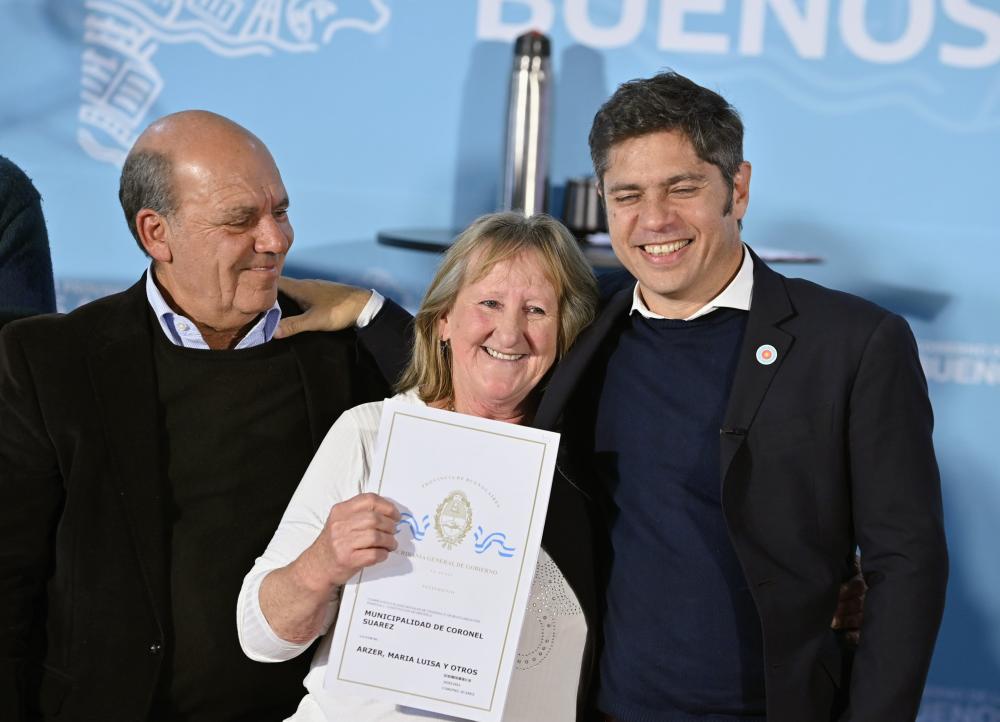 Kicillof inauguró la ampliación de un centro universitario y entregó escrituras gratuitas