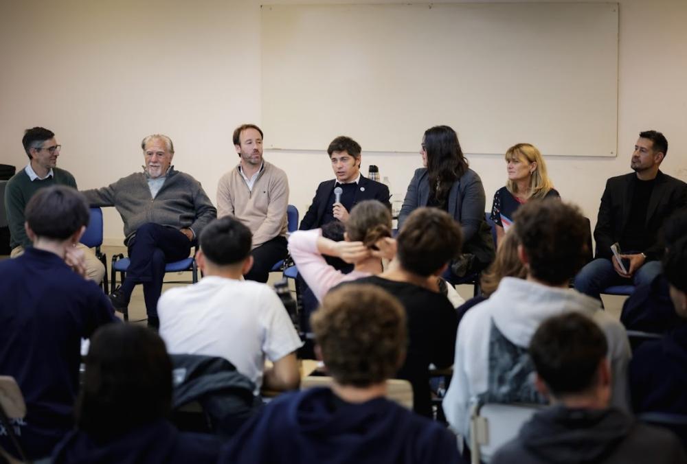 Kicillof participó de una charla con estudiantes sobre las políticas económicas de la dictadura militar
