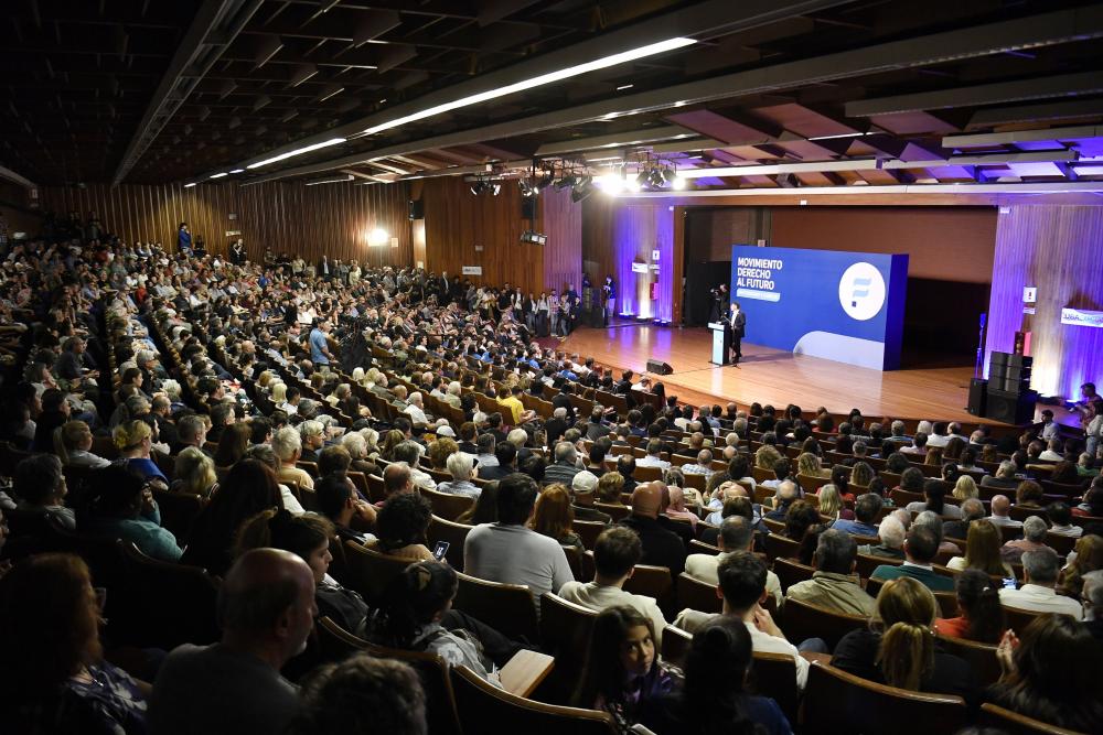 Kicillof: “Es momento de pensar qué pasaría si Milei continúa cuatro años más"