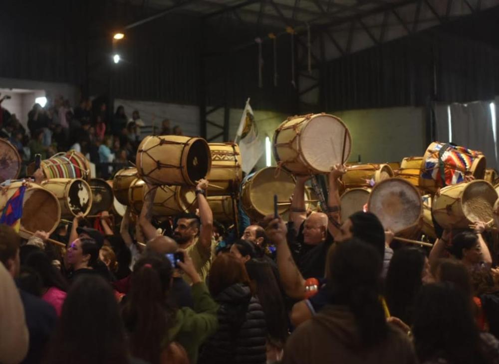 Bombos que laten a orillas del mar y vendimia en las sierras: dos fiestas para vivir la identidad bonaerense
