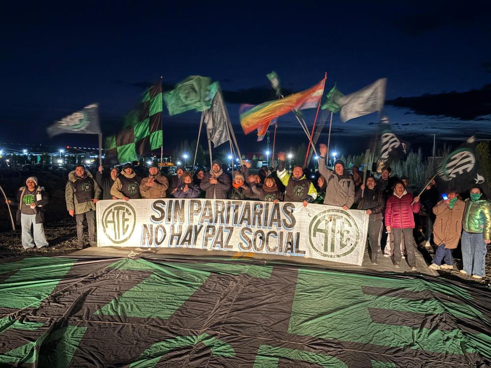 ATE ya bloquea los aeropuertos de Bariloche y El Calafate y a las 11 concentra en Aeroparque