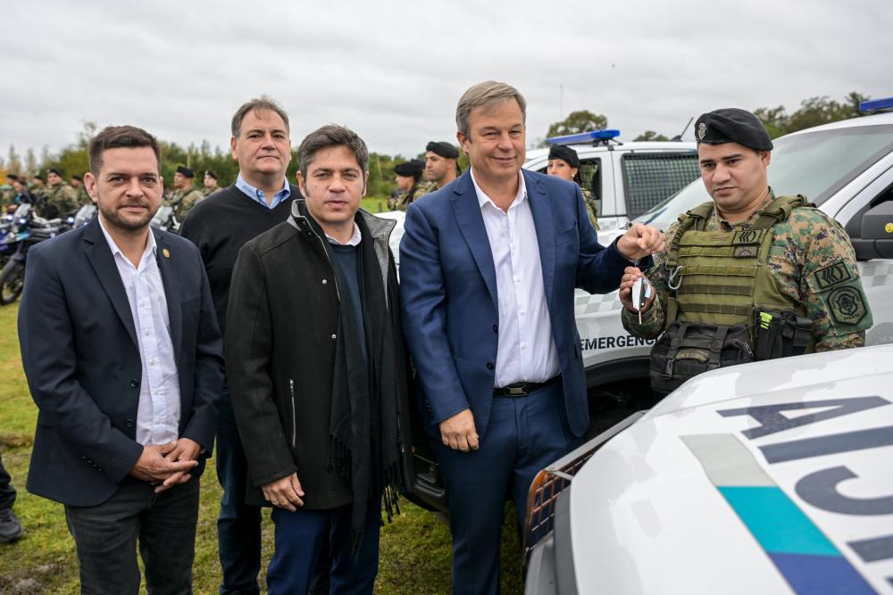 Kicillof inauguró dos bases policiales y entregó patrulleros para fortalecer la seguridad
