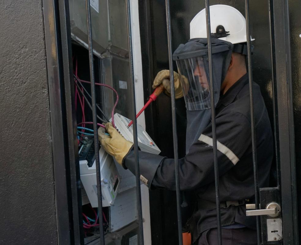 EDELAP detectó fraude eléctrico en 15 sucursales de una cadena gastronómica