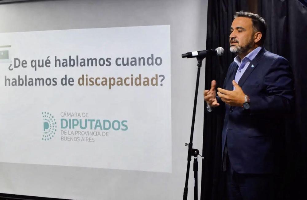 Luayza encabezó una charla sobre discapacidad