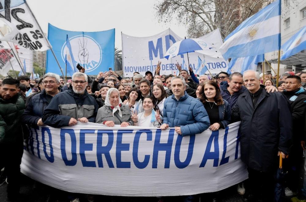 Kicillof participó de la marcha en rechazo al proyecto de Ley de Inviolabilidad de la Propiedad Privada