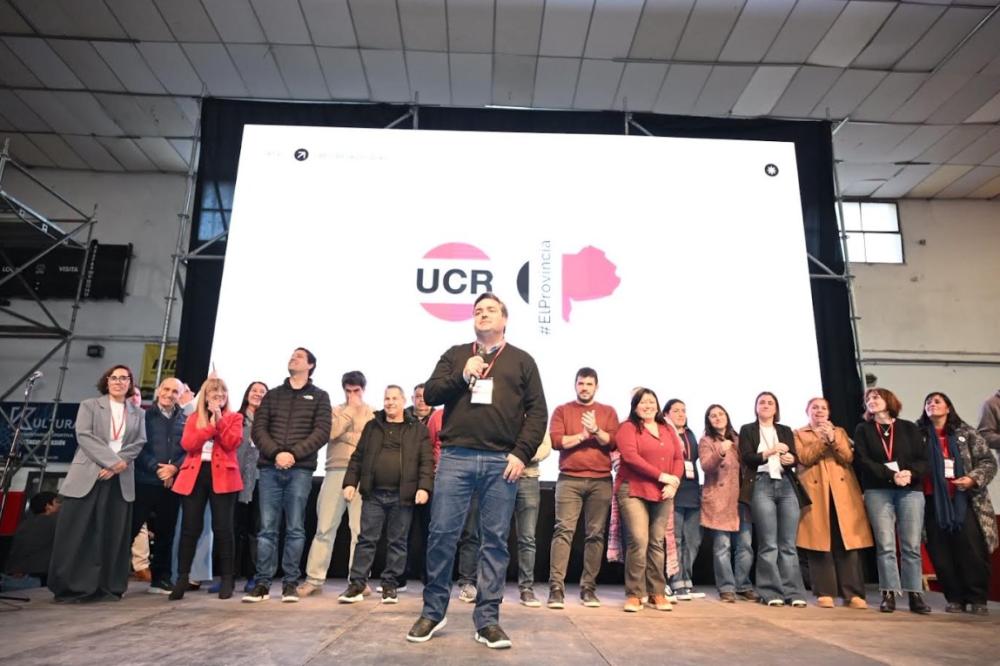 Emiliano Balbín encabezó el relanzamiento del radicalismo bonaerense en La Plata