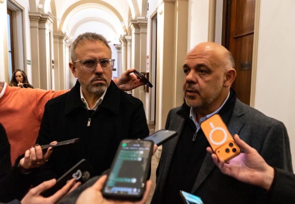 Kreplak fue al Senado y LLA lo cuestionó por la crisis de IOMA