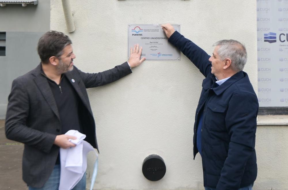 Bianco y Britos inauguraron obras en el Centro Universitario de Chivilcoy y entregaron computadoras