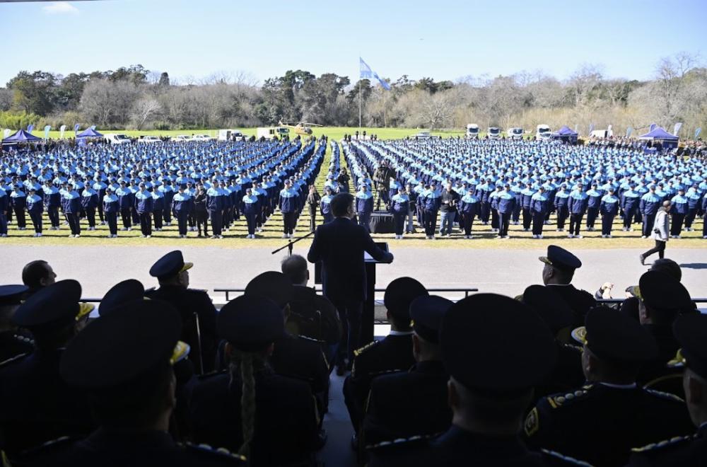 Más de 2 mil cadetes de la policía provincial juraron fidelidad a la bandera nacional