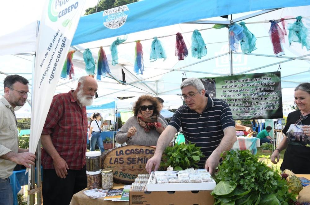 Javier Rodríguez encabezó la apertura de la Feria de Semillas