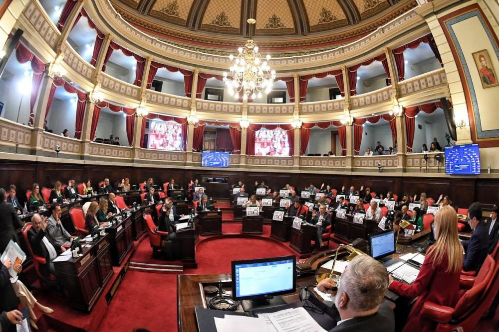 El Senado bonaerense aprobó la Ley Ema para prevenir la violencia digital en las escuelas