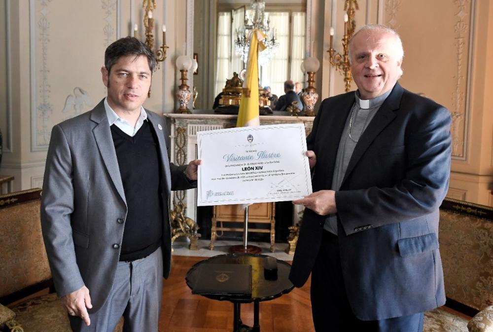 Kicillof se reunió con el nuncio apostólico, Michael Wallace Banach