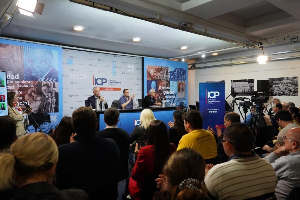 Junto a Julio Alak, se presentó una nueva clase de formación política con Brienza y Raimundi